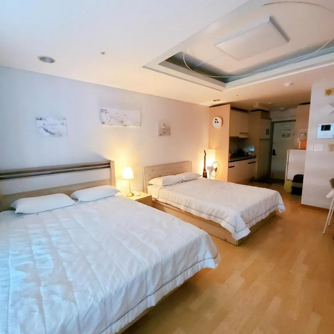 Hongdae Residence-2 1Min From Hongik Uni Station Exit #1 Seoul
