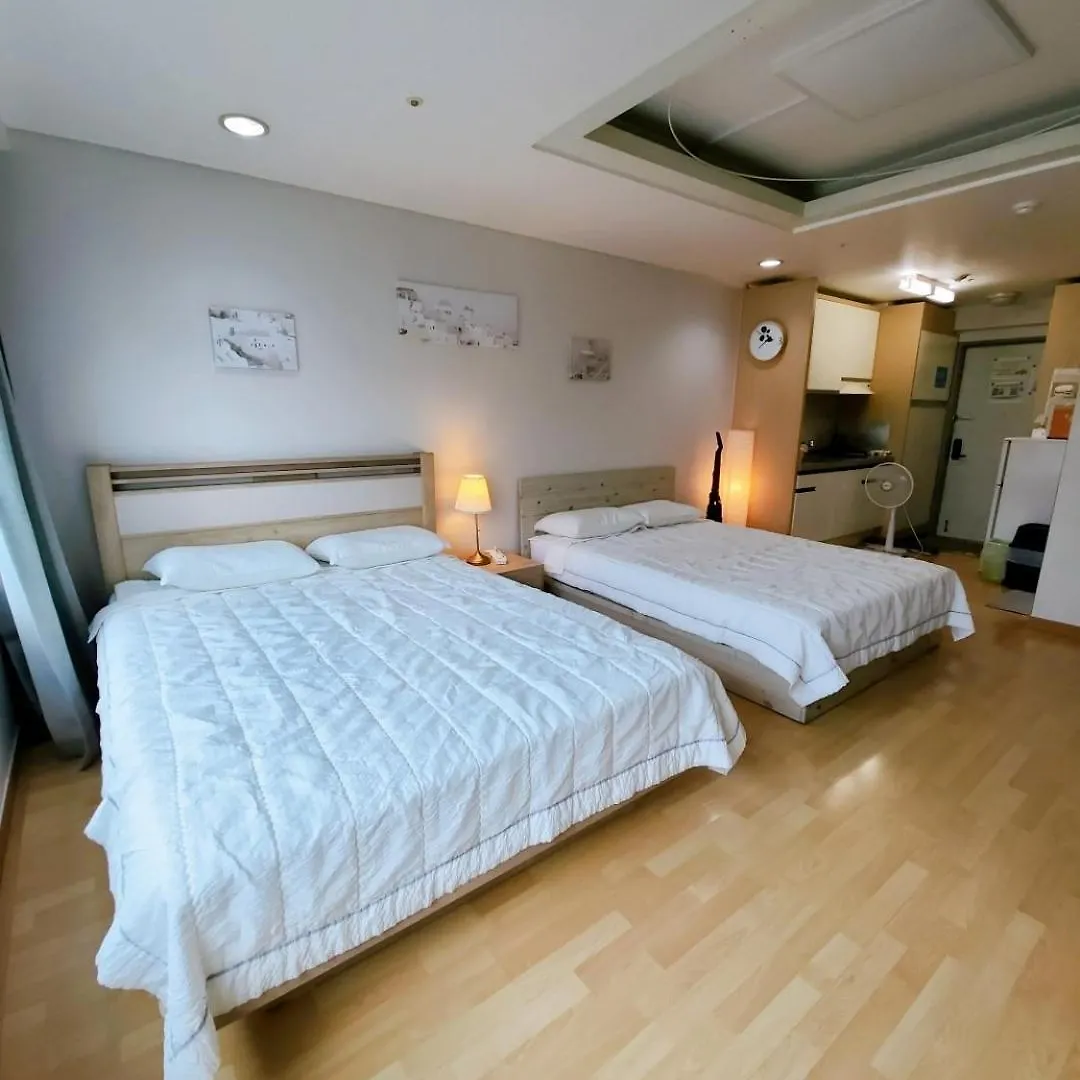 Hongdae Residence-2 1Min From Hongik Uni Station Exit #1 Seoul 0*,