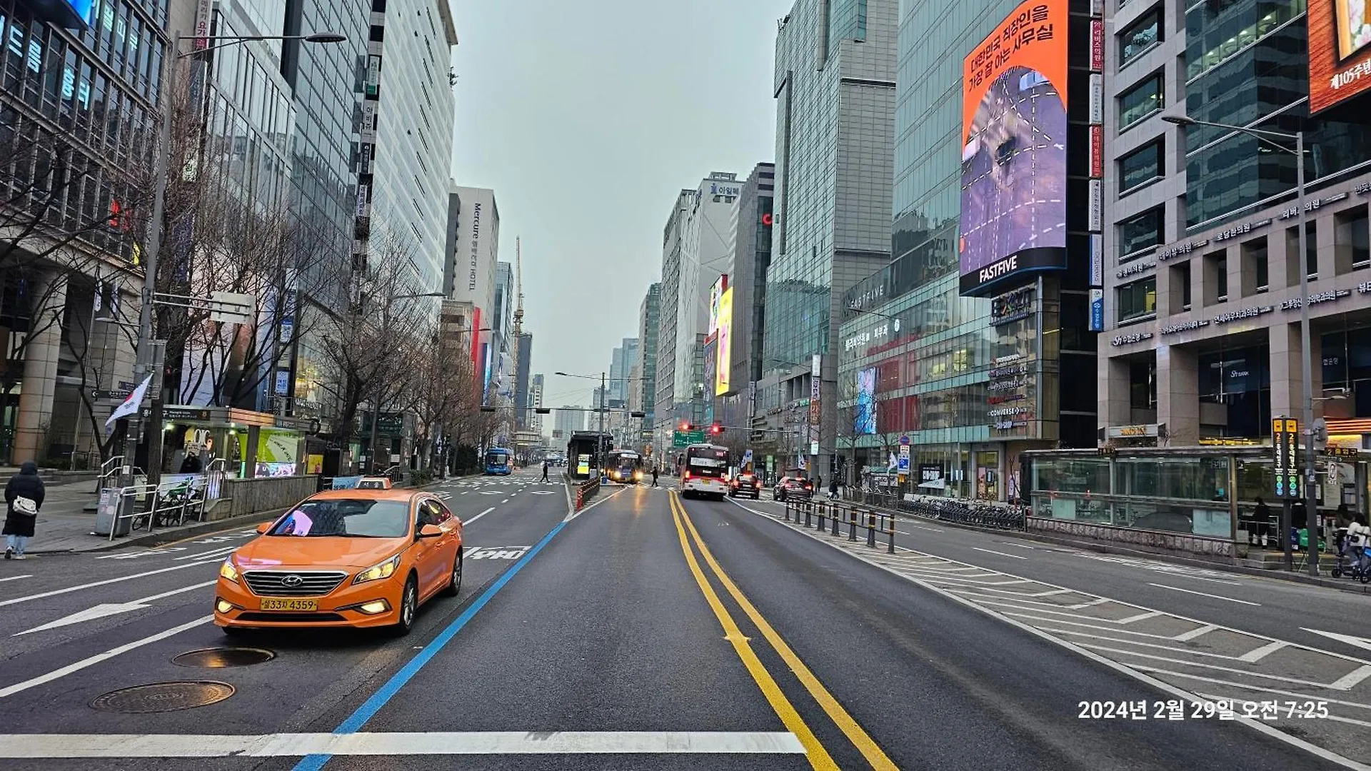 Hongdae Residence-2 1Min From Hongik Uni Station Exit #1 Seoul Apartment