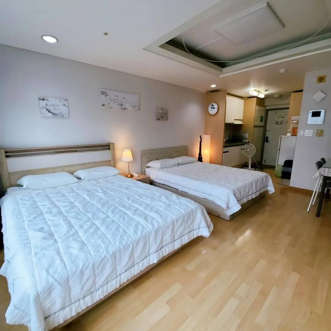 Hongdae Residence-2 1Min From Hongik Uni Station Exit #1 Seoul Apartment