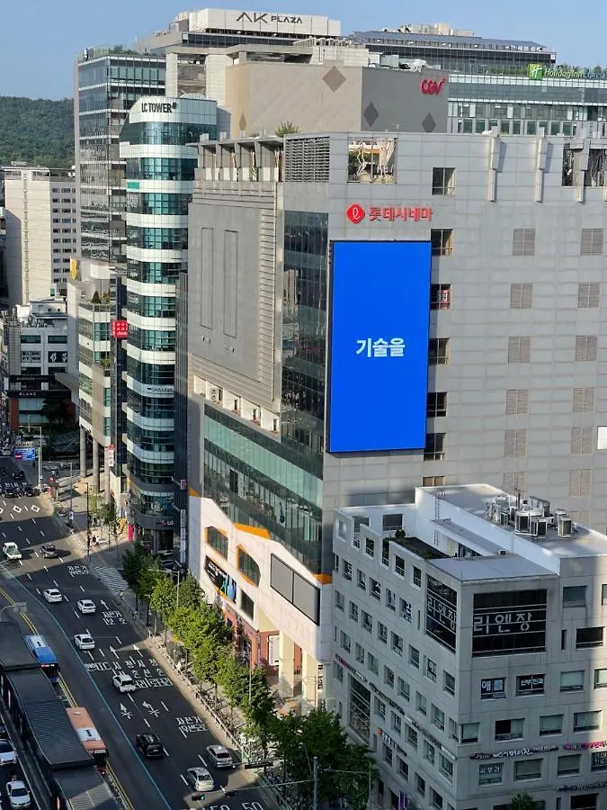 Apartment Hongdae Residence-2 1Min From Hongik Uni Station Exit #1 Seoul South Korea