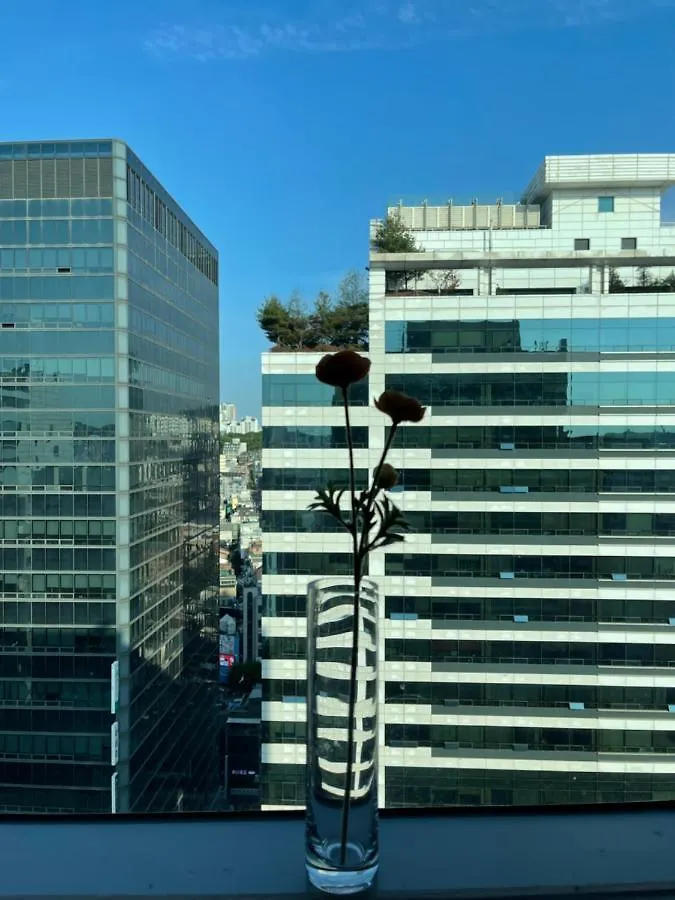 Hongdae Residence-2 1Min From Hongik Uni Station Exit #1 Seoul Apartment