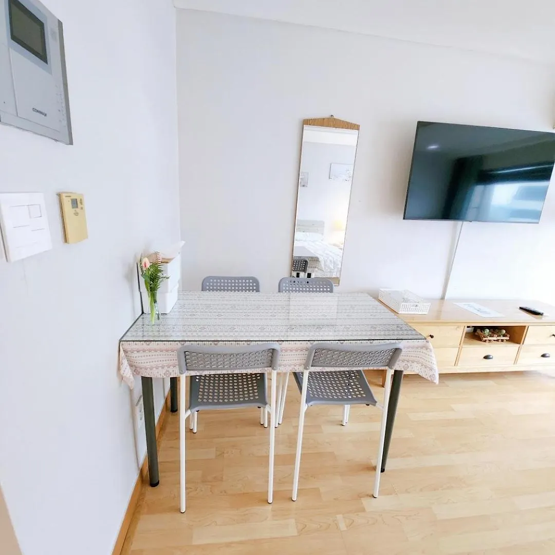 Hongdae Residence-2 1Min From Hongik Uni Station Exit #1 Seoul
