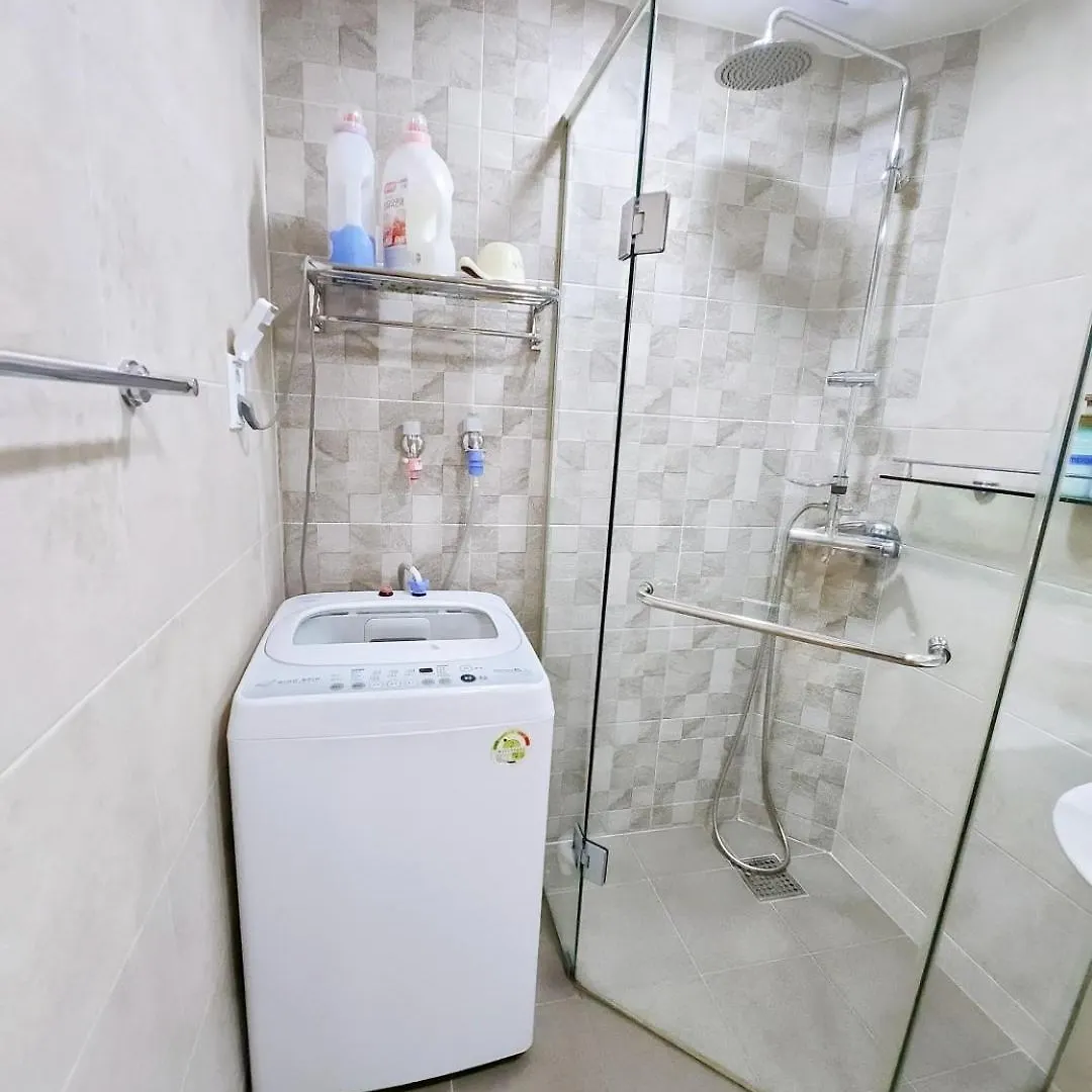 Hongdae Residence-2 1Min From Hongik Uni Station Exit #1 Seoul Apartment