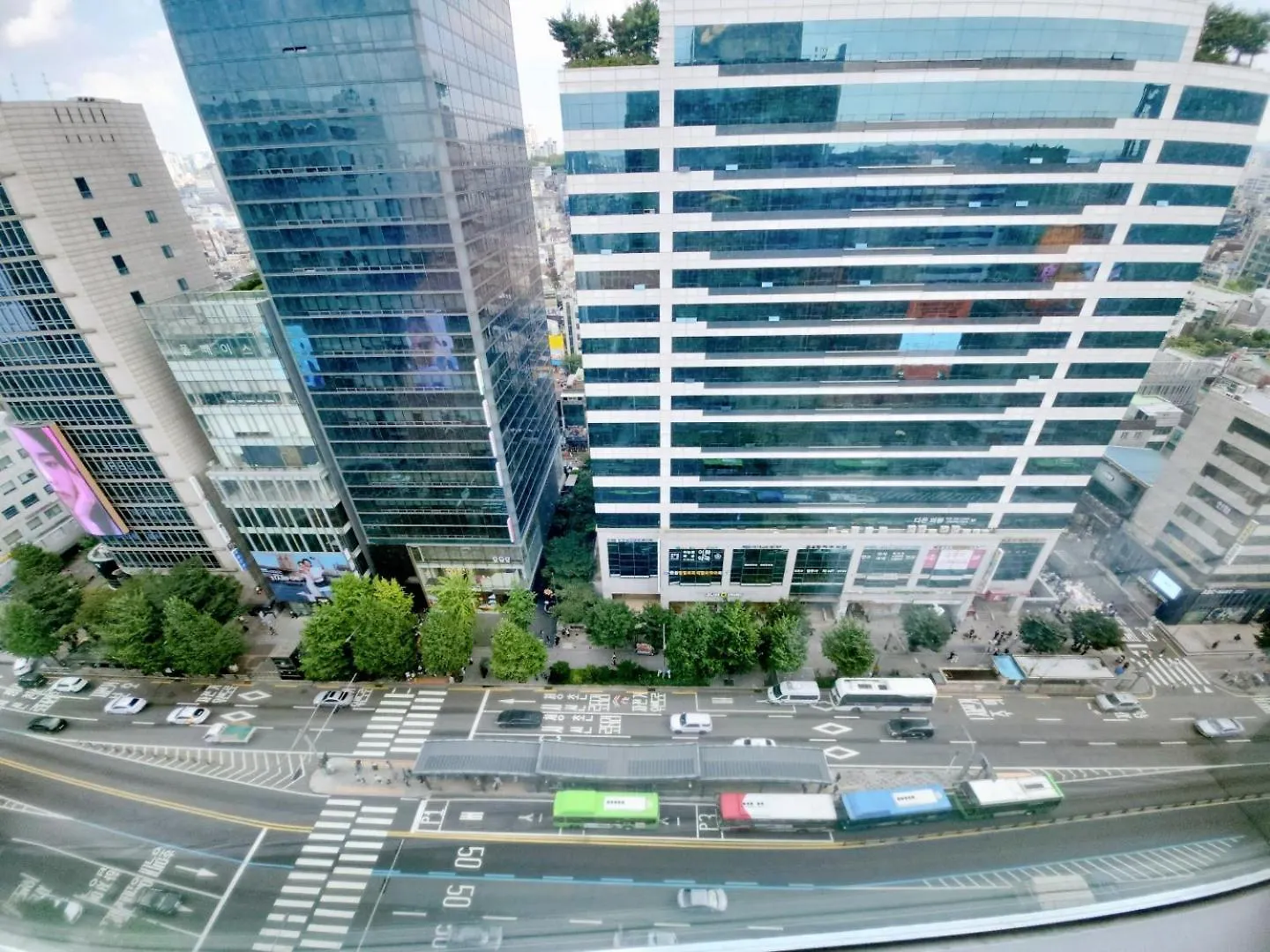 Apartment Hongdae Residence-2 1Min From Hongik Uni Station Exit #1 Seoul South Korea