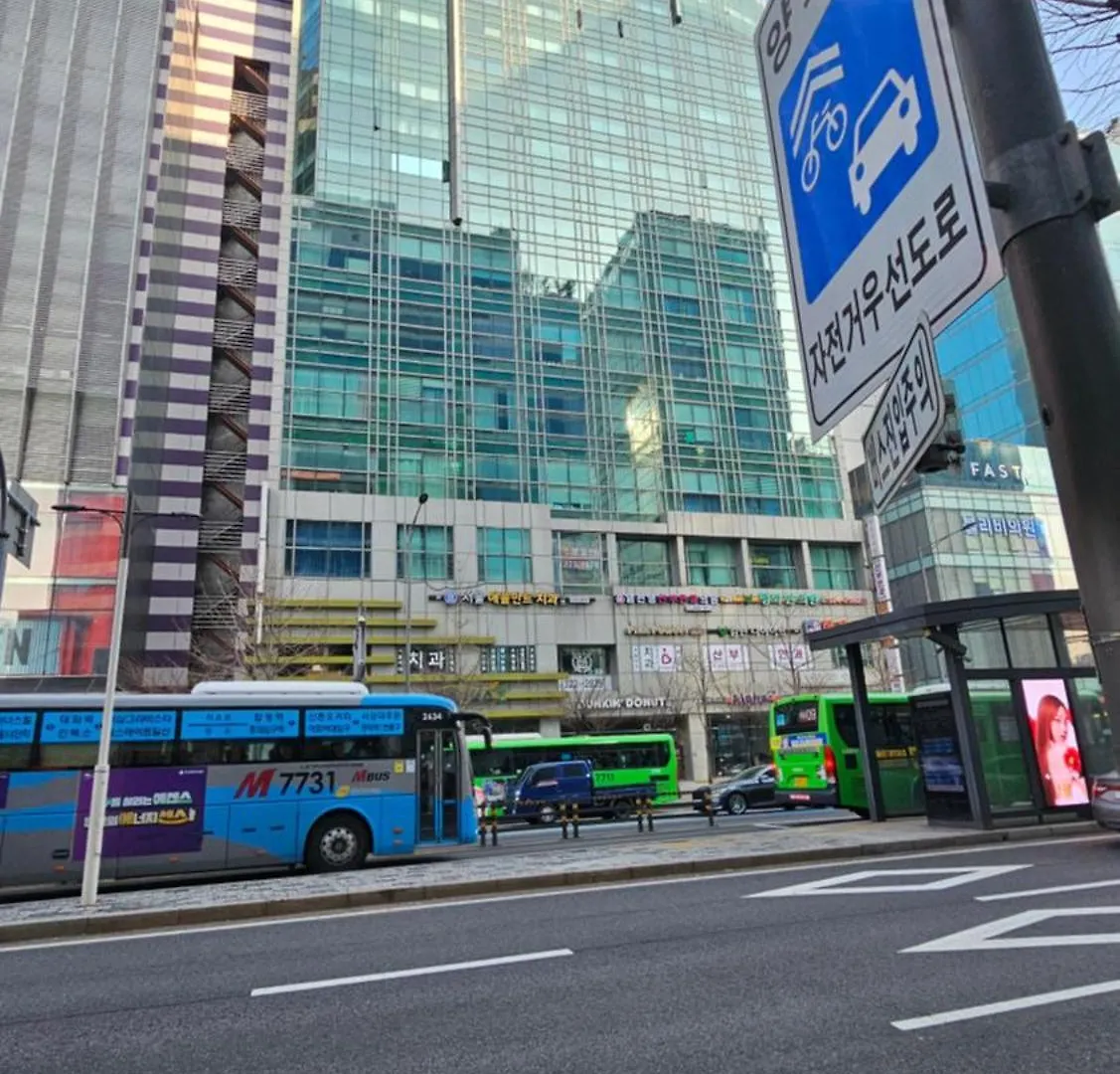 Apartment Hongdae Residence-2 1Min From Hongik Uni Station Exit #1 Seoul