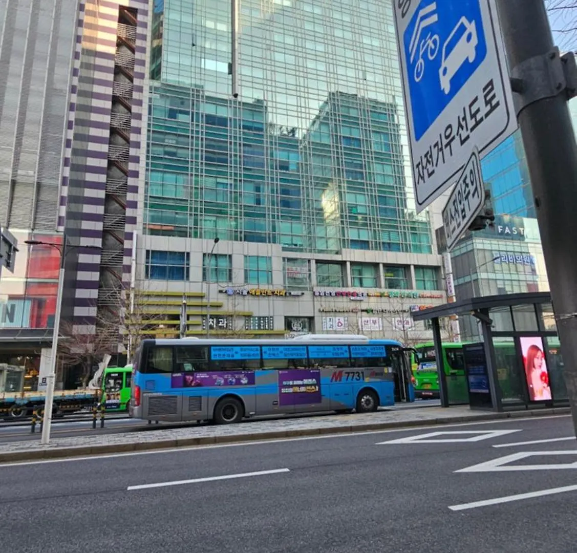Hongdae Residence-2 1Min From Hongik Uni Station Exit #1 Seoul 0*,